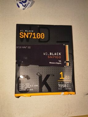 WD.NY WD_BLACK SN7100 NVMe SSD - Black and Orange